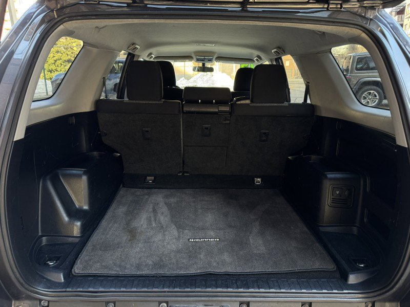 Used 2015 Toyota 4Runner SR5 image 34