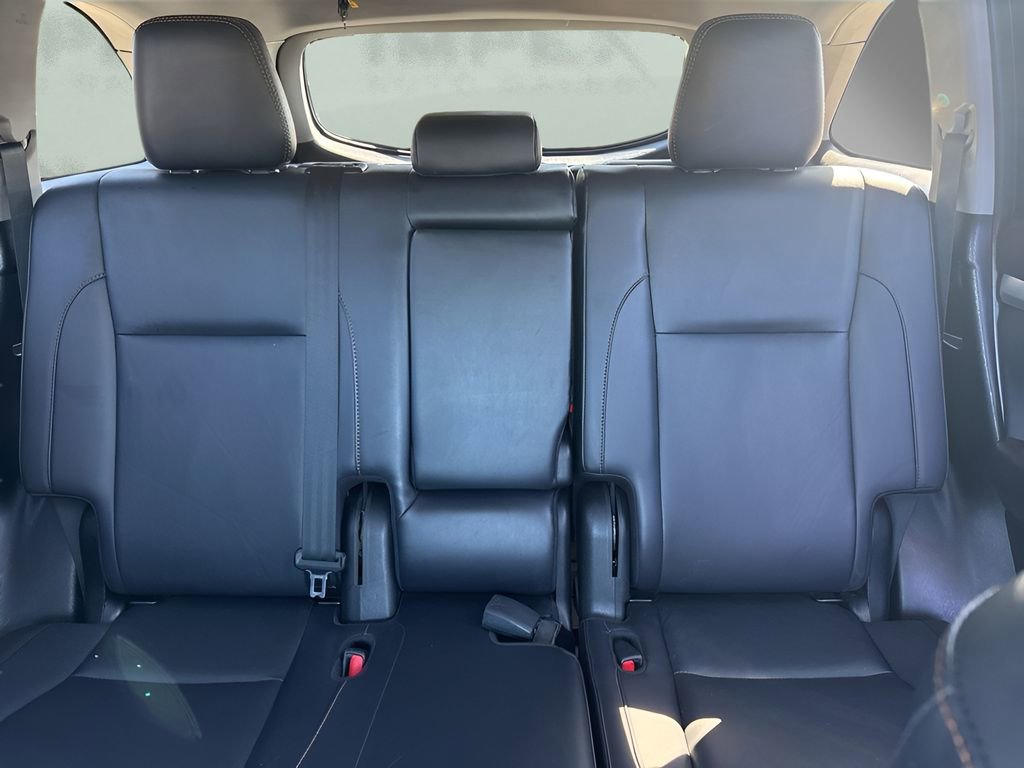 Used 2019 Toyota Highlander XLE FWD image 12