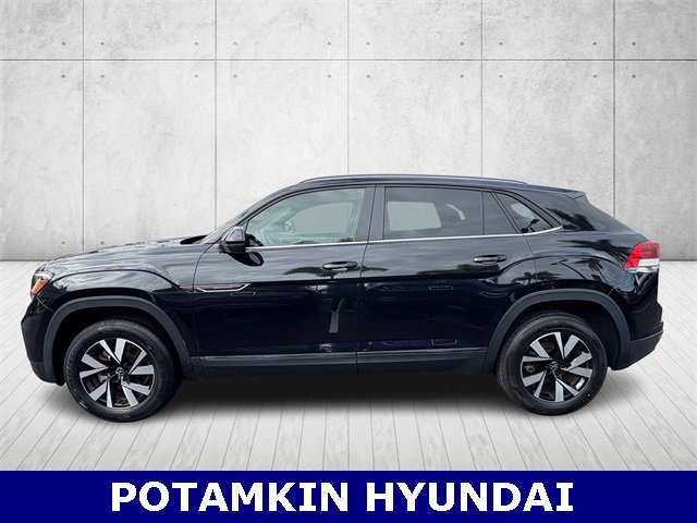 Used 2022 Volkswagen Atlas Cross Sport SE image 2