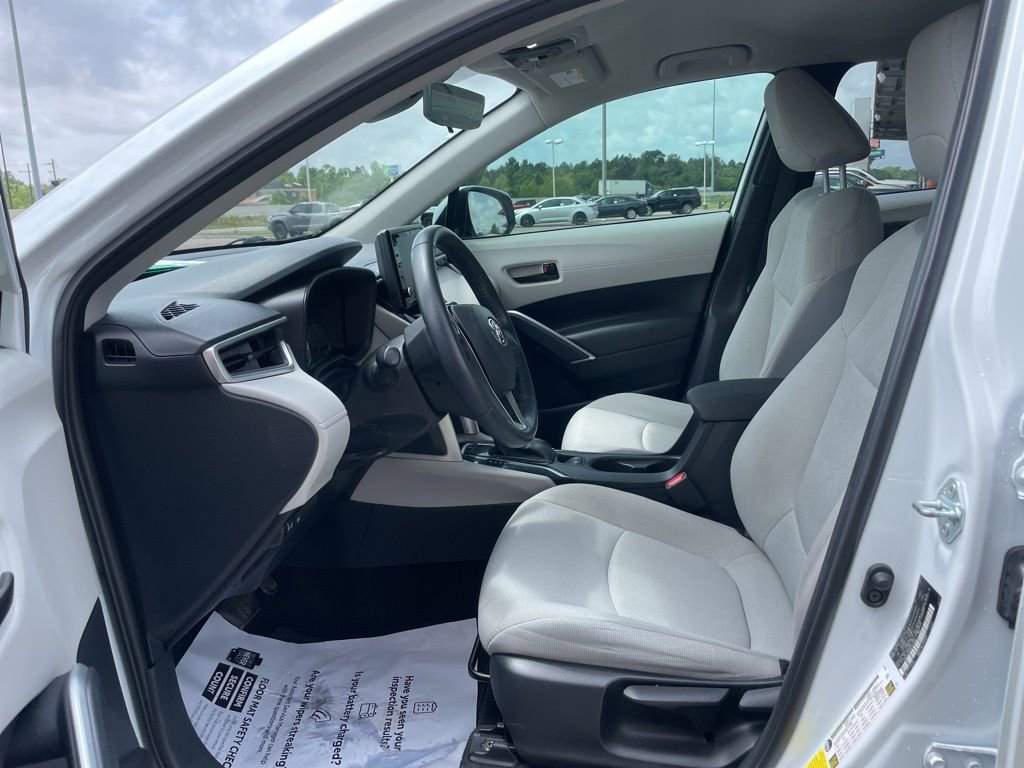 Used 2022 Toyota Corolla Cross LE image 15