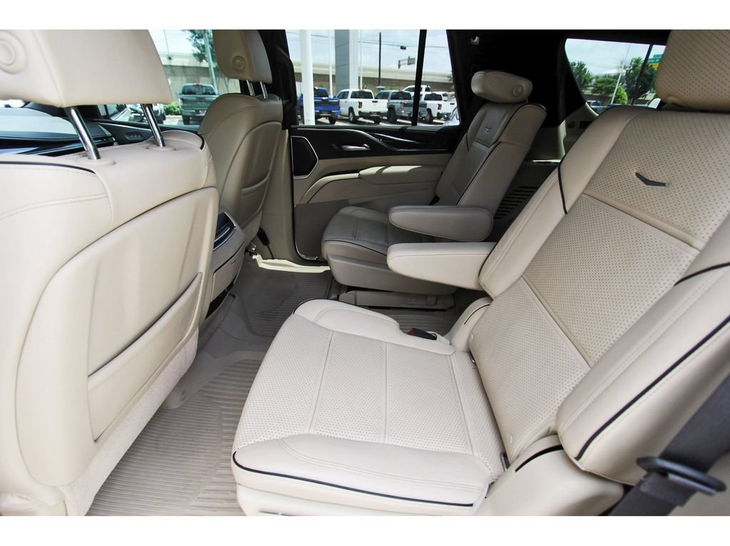 Used 2021 Cadillac Escalade Premium Luxury w/ LPO, Illumination Package RWD image 7