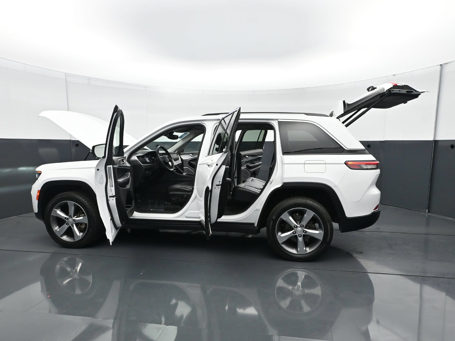 Used 2022 Jeep Grand Cherokee Limited AWD/4WD image 32