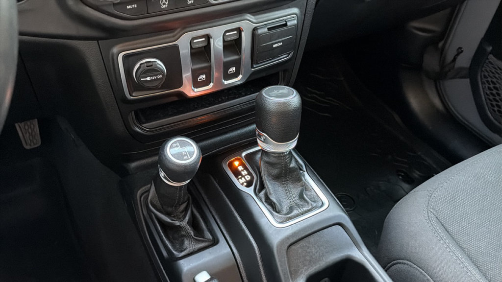 Used 2022 Jeep Wrangler Sport AWD/4WD image 24