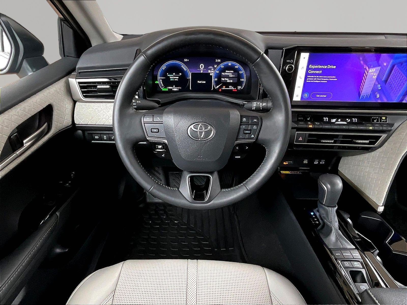 Used 2025 Toyota Camry XLE AWD/4WD image 8
