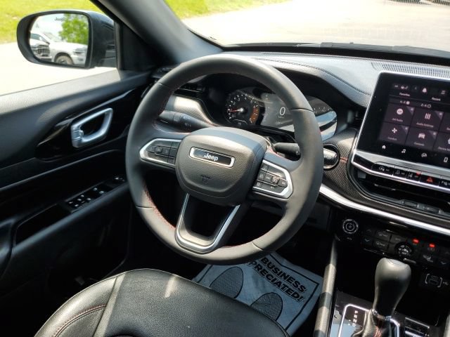 Used 2023 Jeep Compass Trailhawk w/ Trailhawk Convenience Group AWD/4WD image 17