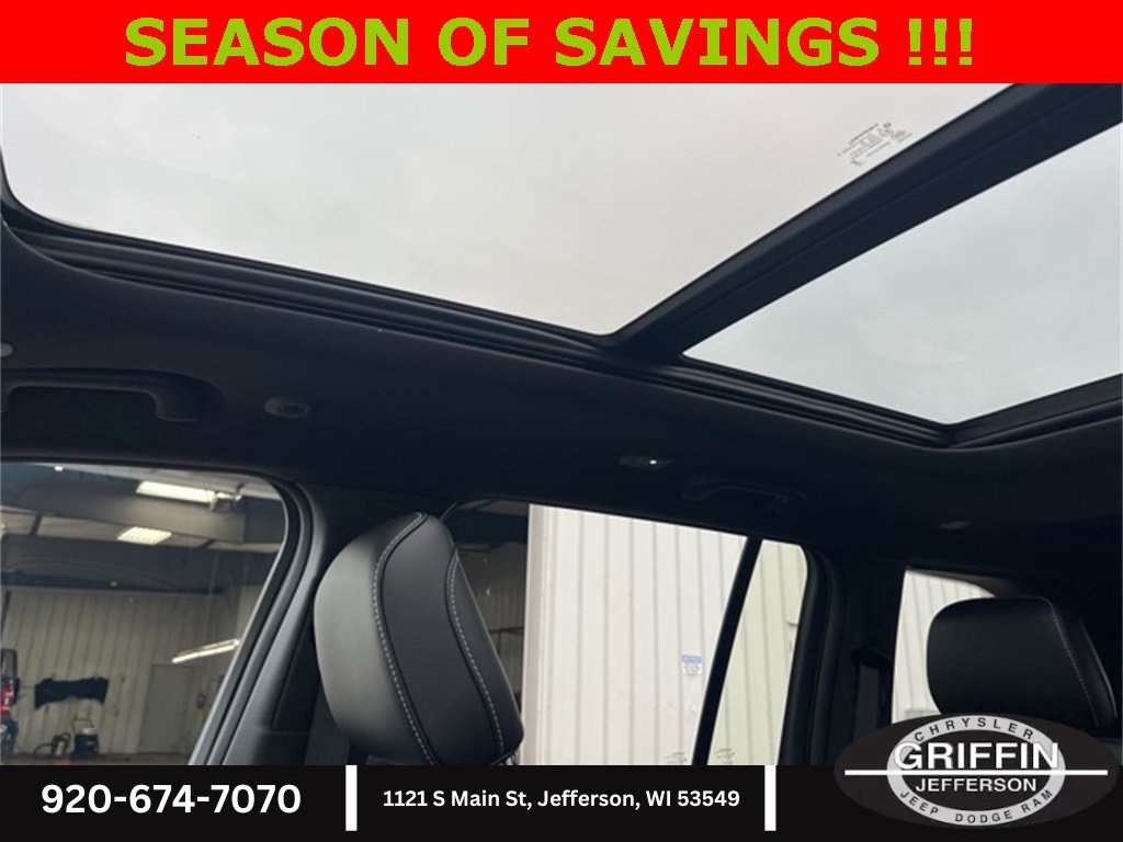 New 2025 Jeep Grand Cherokee Limited w/ Black Appearance Package image 17