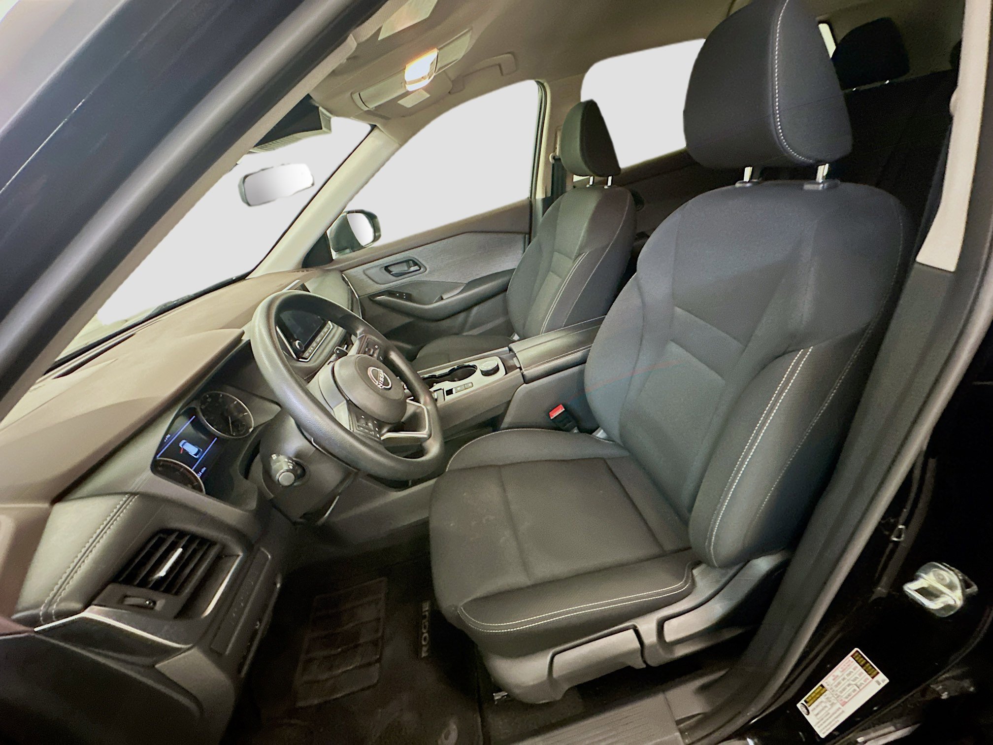 Used 2023 Nissan Rogue S image 13