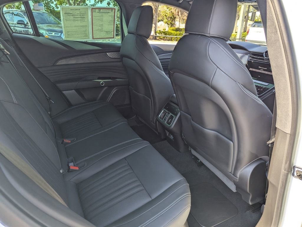 Used 2025 Mercedes-Benz GLB 250 4MATIC image 46