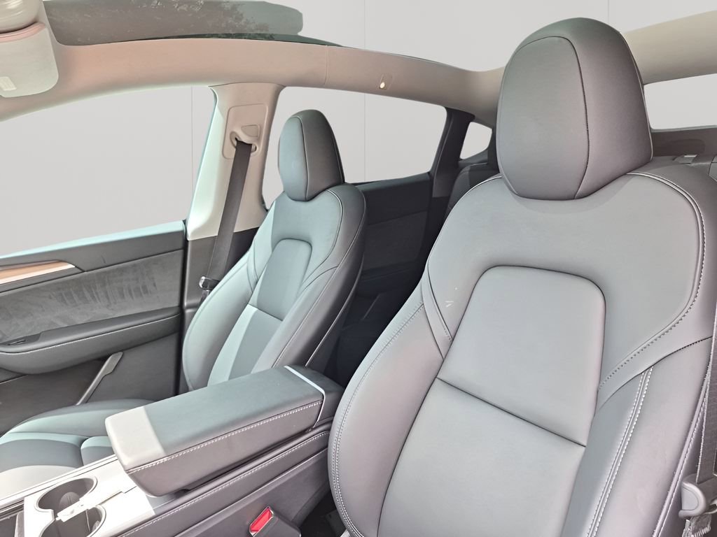 Used 2025 Tesla Model Y Performance image 28