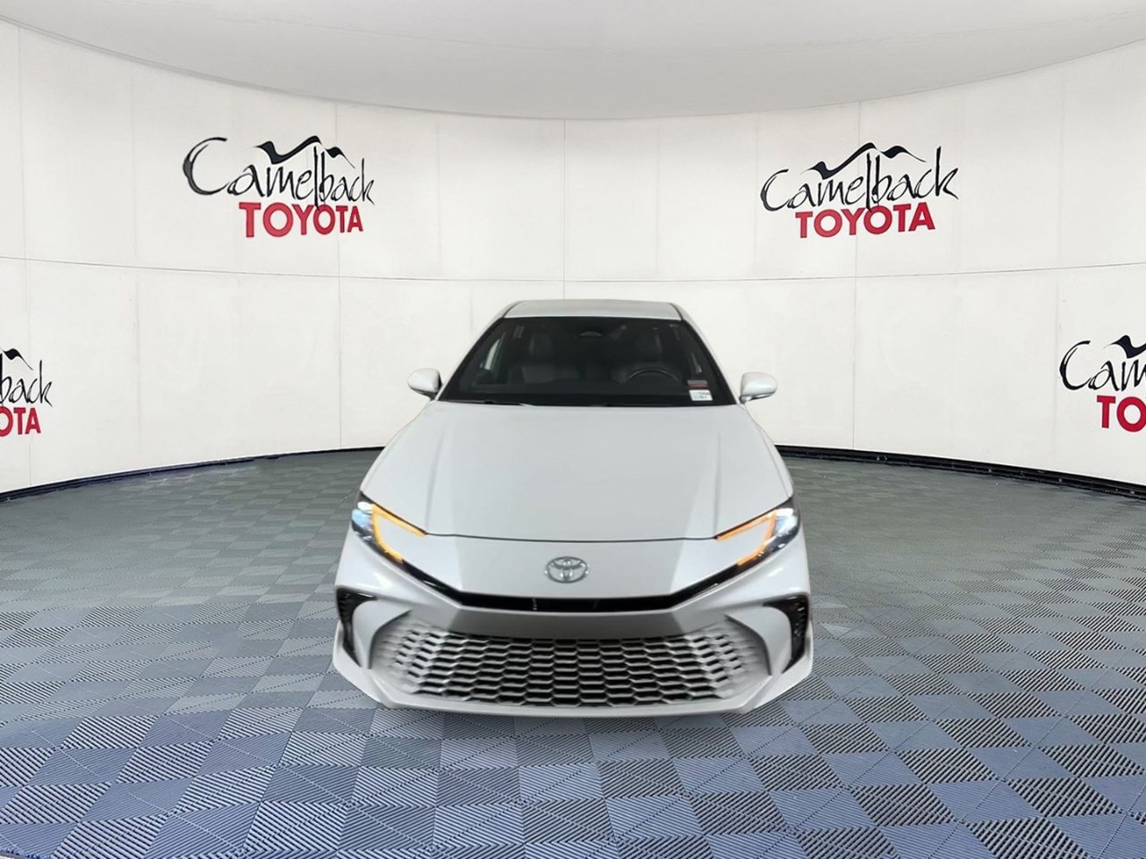 Used 2025 Toyota Camry XSE FWD image 5