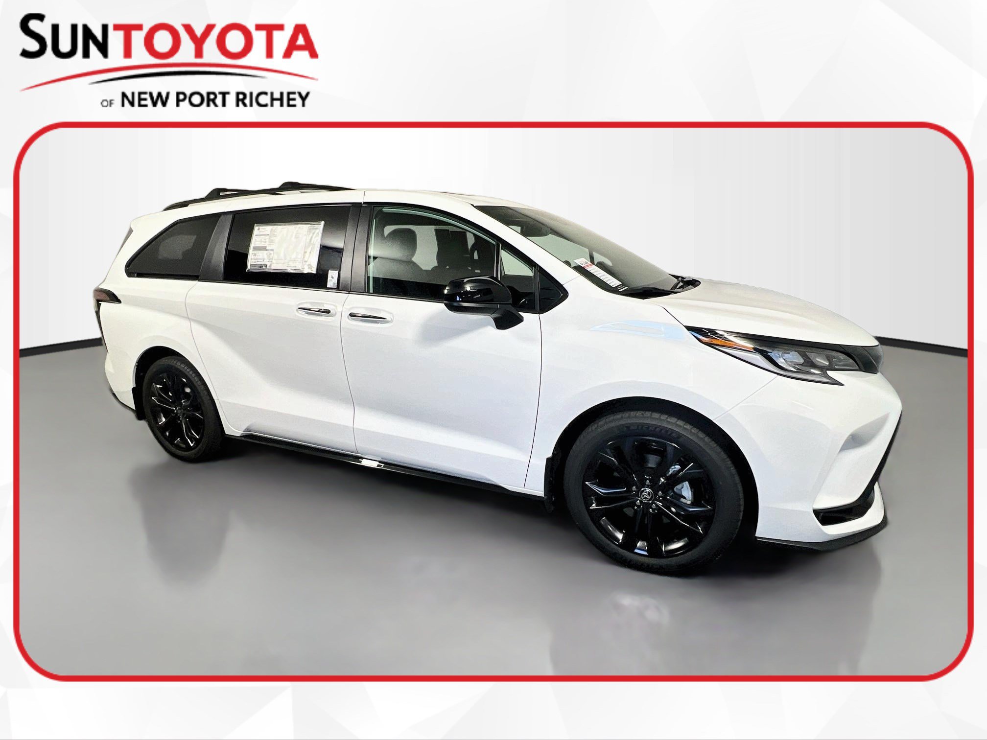 New 2026 Toyota Sienna XSE FWD image 1