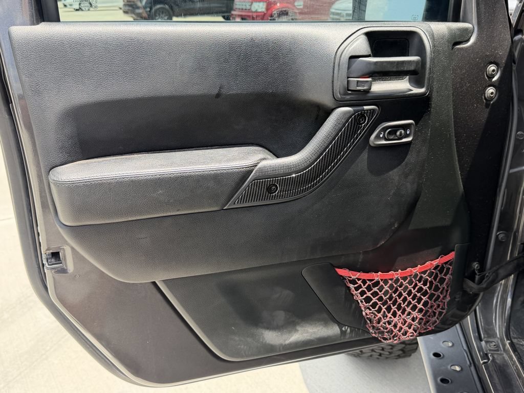 Used 2018 Jeep Wrangler Unlimited Rubicon AWD/4WD image 11