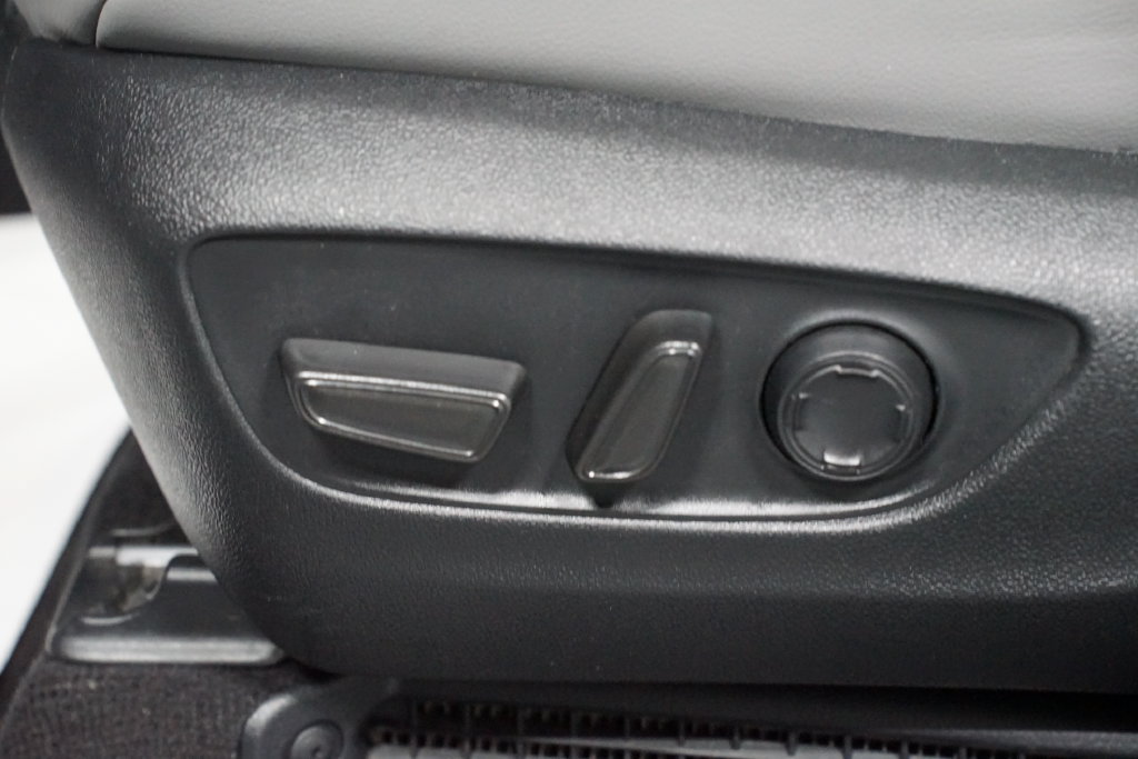 Certified 2025 Toyota Sienna XLE FWD image 34