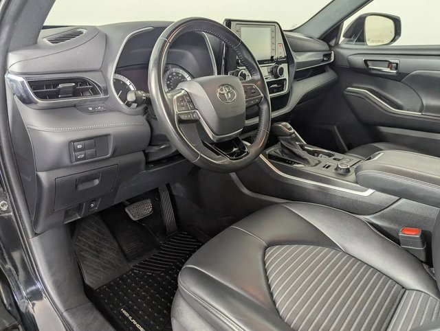Used 2021 Toyota Highlander XSE image 15