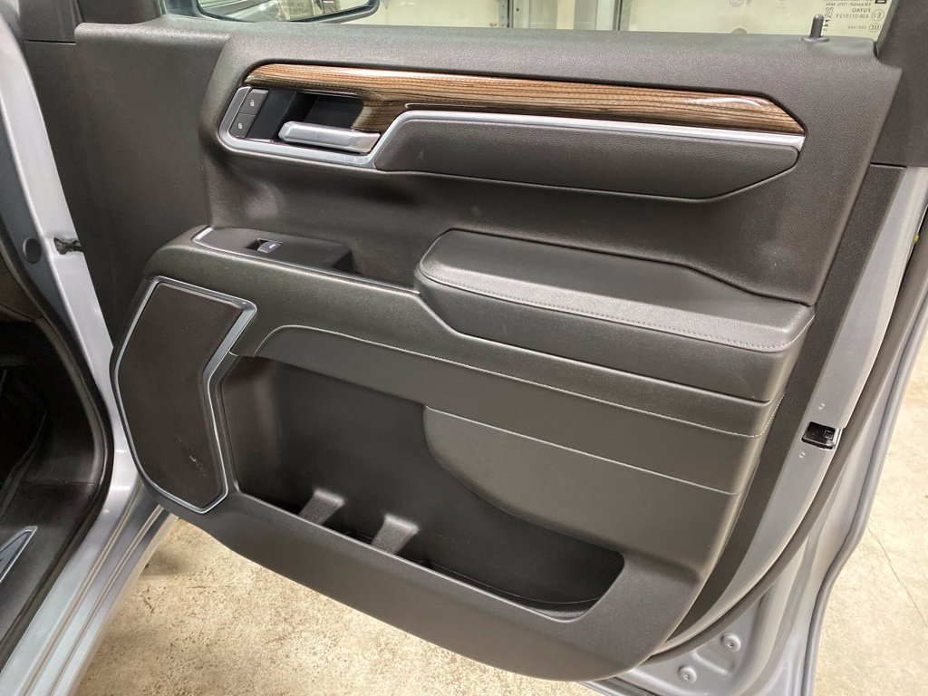 Used 2025 Chevrolet Silverado 1500 LT AWD/4WD image 18