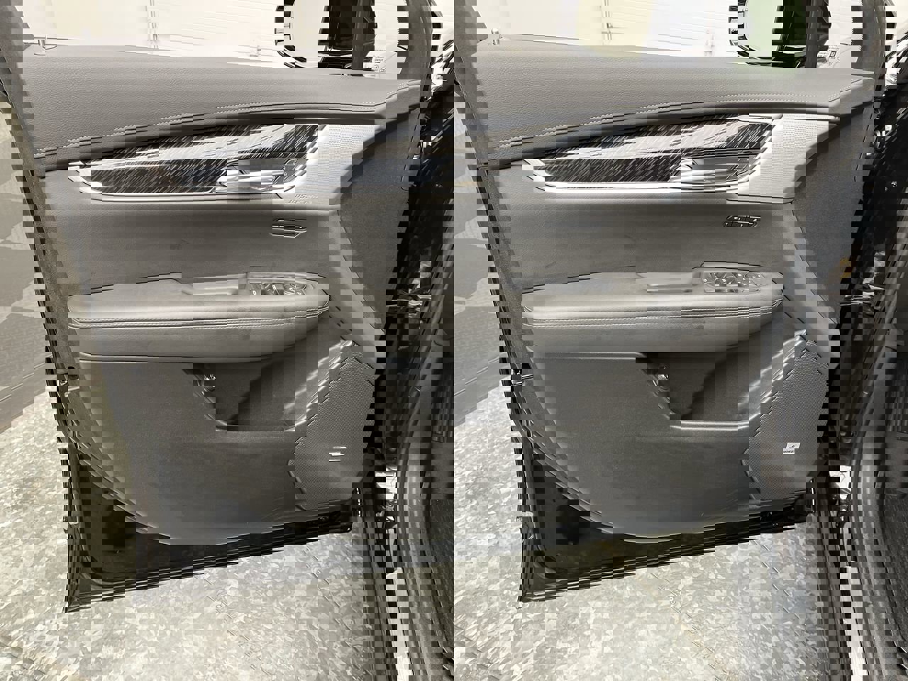 Used 2024 Cadillac XT6 Premium Luxury w/ Technology Package AWD/4WD image 8