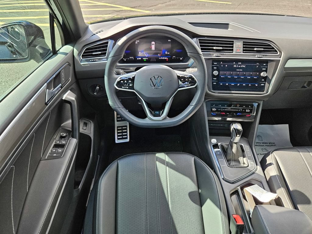 Used 2024 Volkswagen Tiguan SE R-Line w/ MDO Package, Three-Row FWD image 12