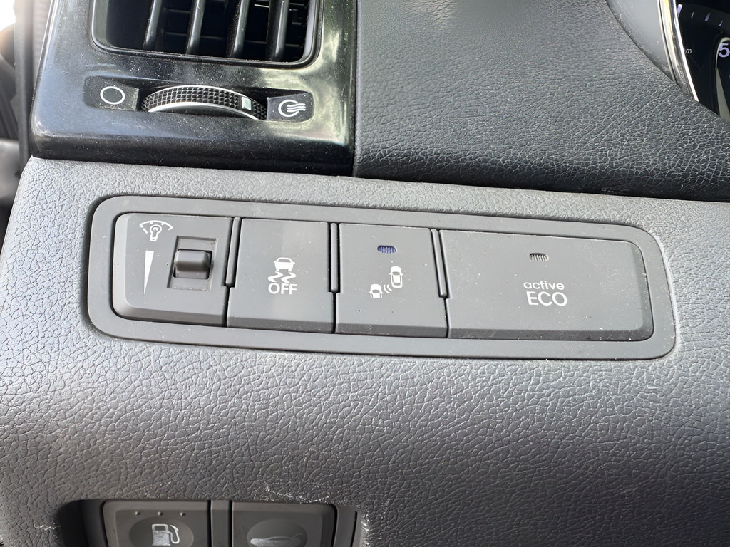 Used 2014 Hyundai Sonata Limited w/ Technology Package 05 FWD image 21