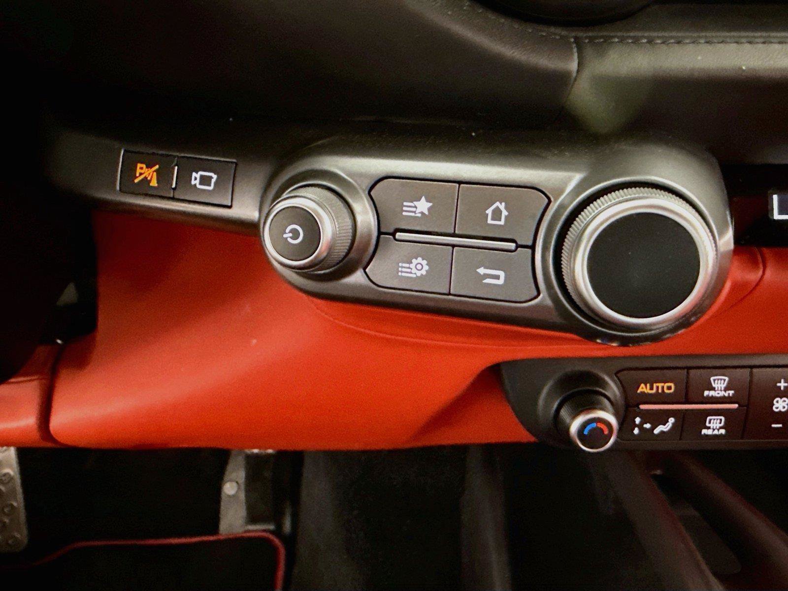 Used 2020 Ferrari 812 Superfast RWD image 16