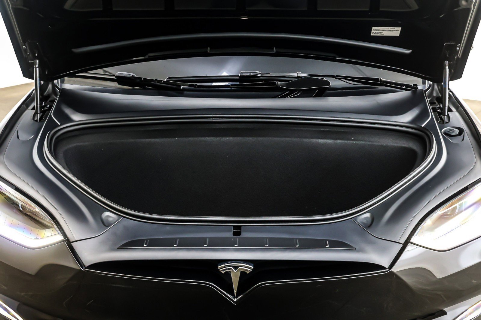 Used 2024 Tesla Model X image 11