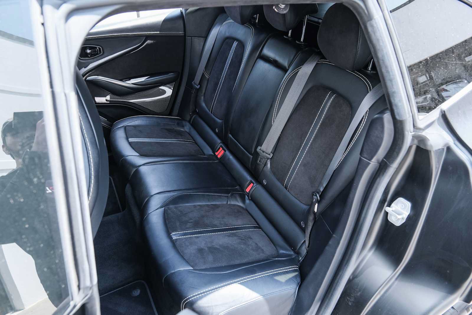 Used 2023 Aston Martin DBX AWD/4WD image 32