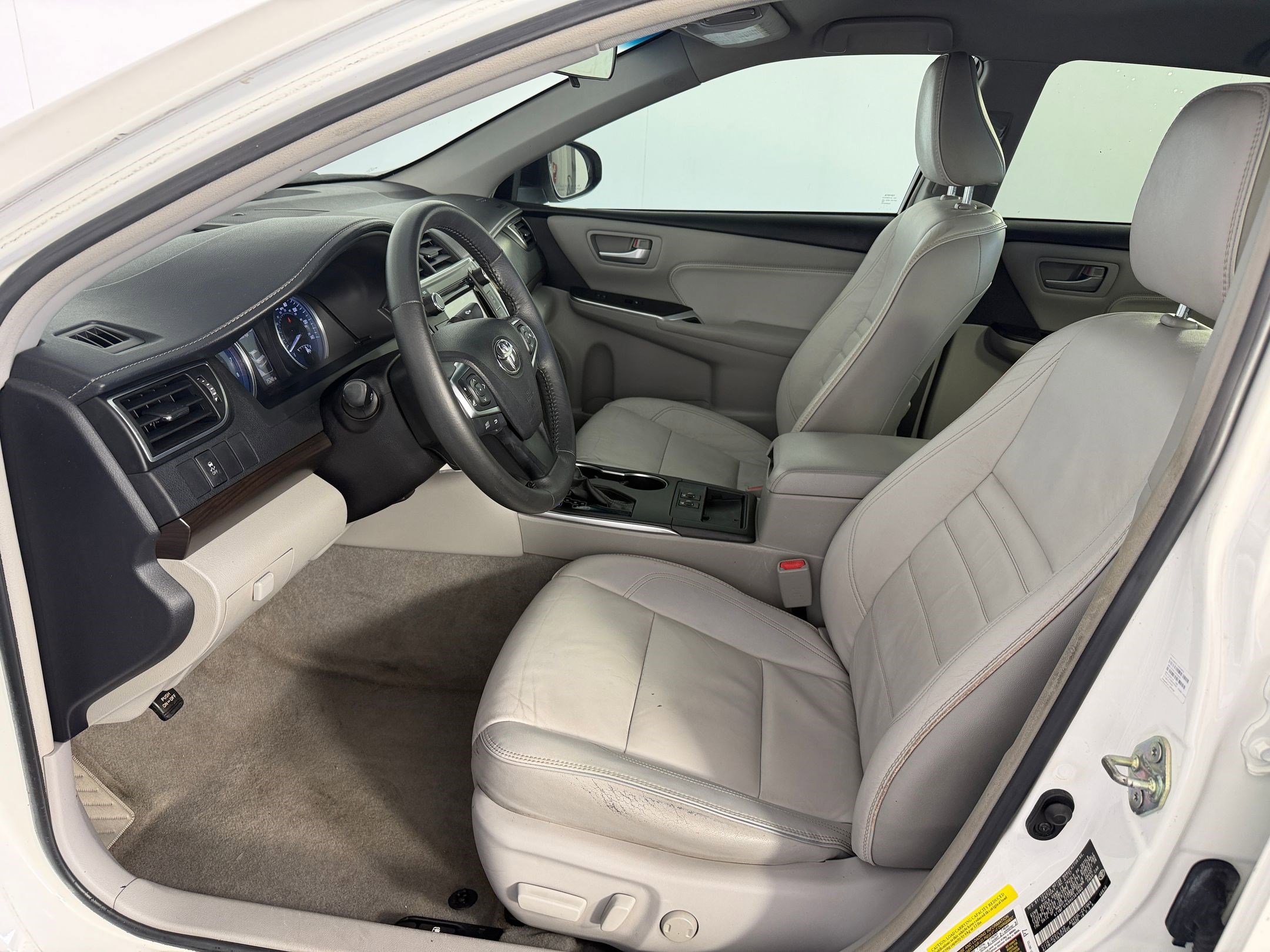 Used 2017 Toyota Camry XLE FWD image 5