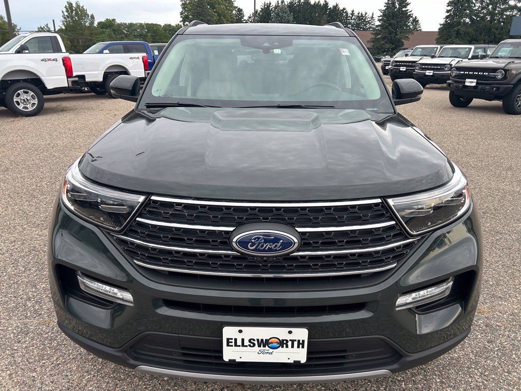 Used 2024 Ford Explorer XLT w/ Equipment Group 202A AWD/4WD image 2