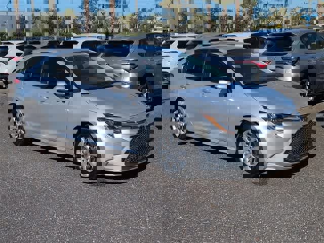 Used 2022 Toyota Corolla LE image 2