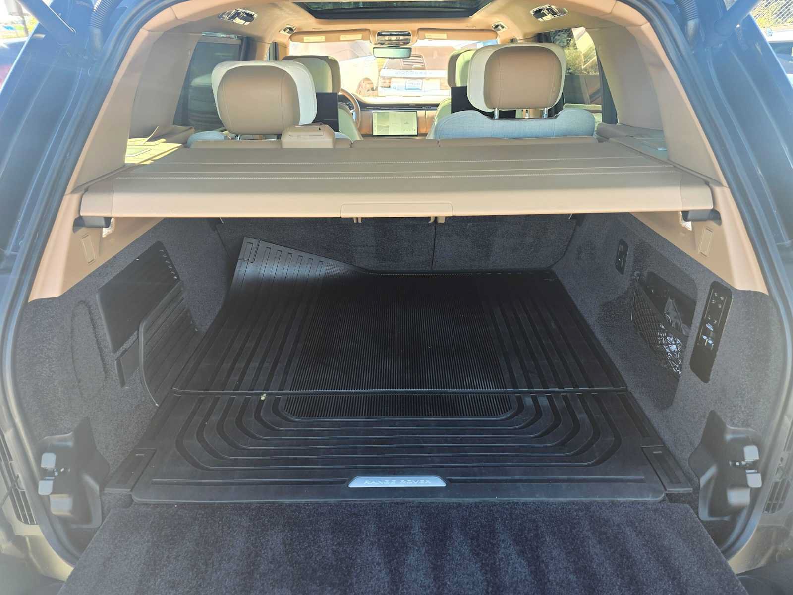 Used 2023 Land Rover Range Rover SV AWD/4WD image 15