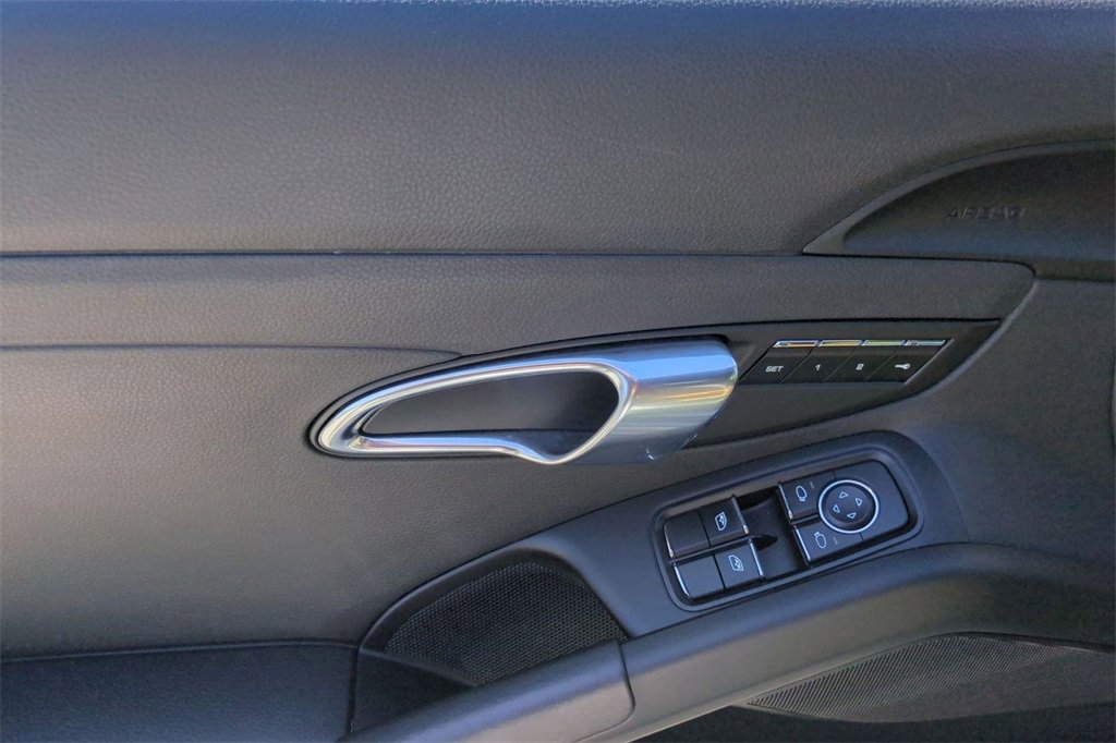 Used 2018 Porsche 718 Boxster image 29