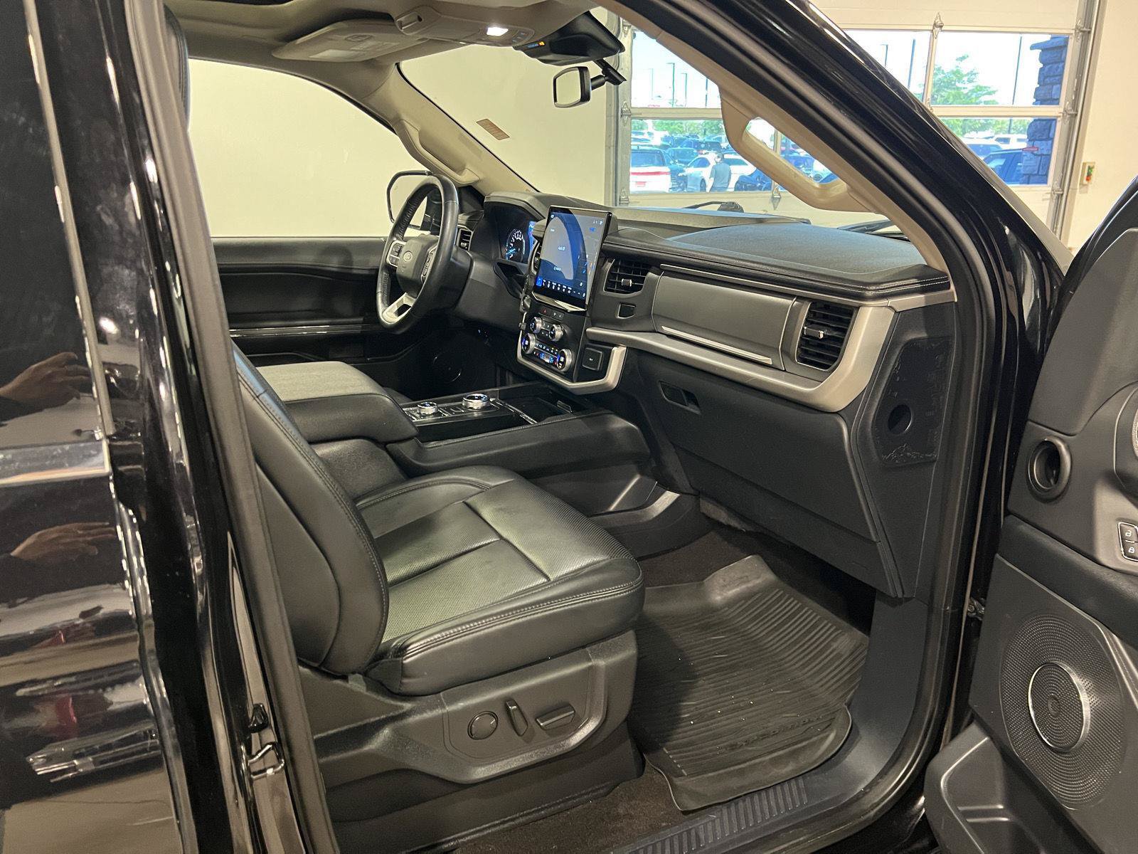 Used 2023 Ford Expedition XLT AWD/4WD image 38