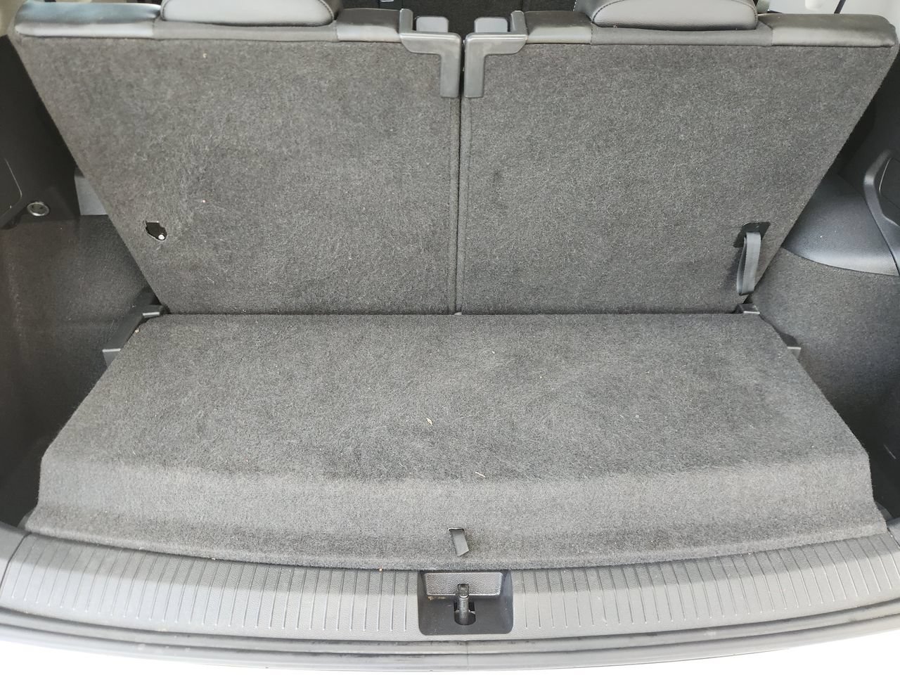 Used 2024 Volkswagen Tiguan SE FWD image 28
