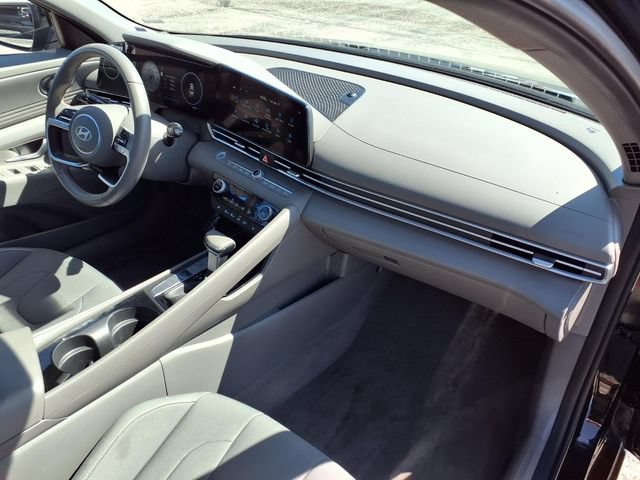 Used 2025 Hyundai Elantra SEL FWD image 85