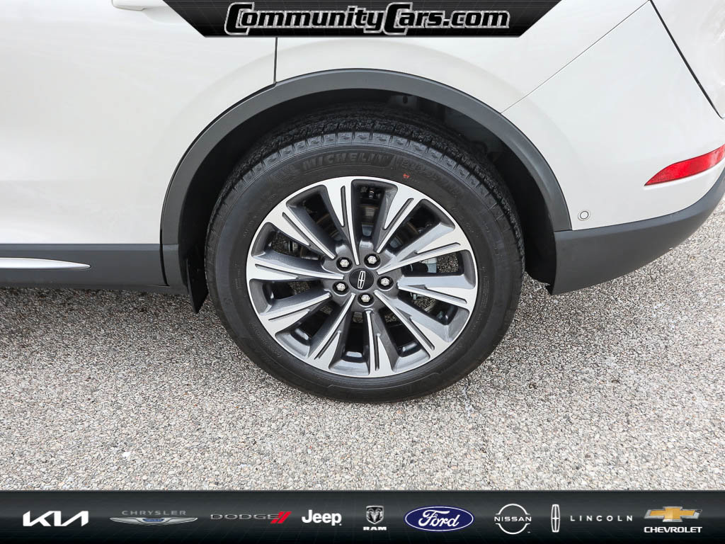 Certified 2022 Lincoln Corsair Reserve w/ Equipment Group 201A image 4