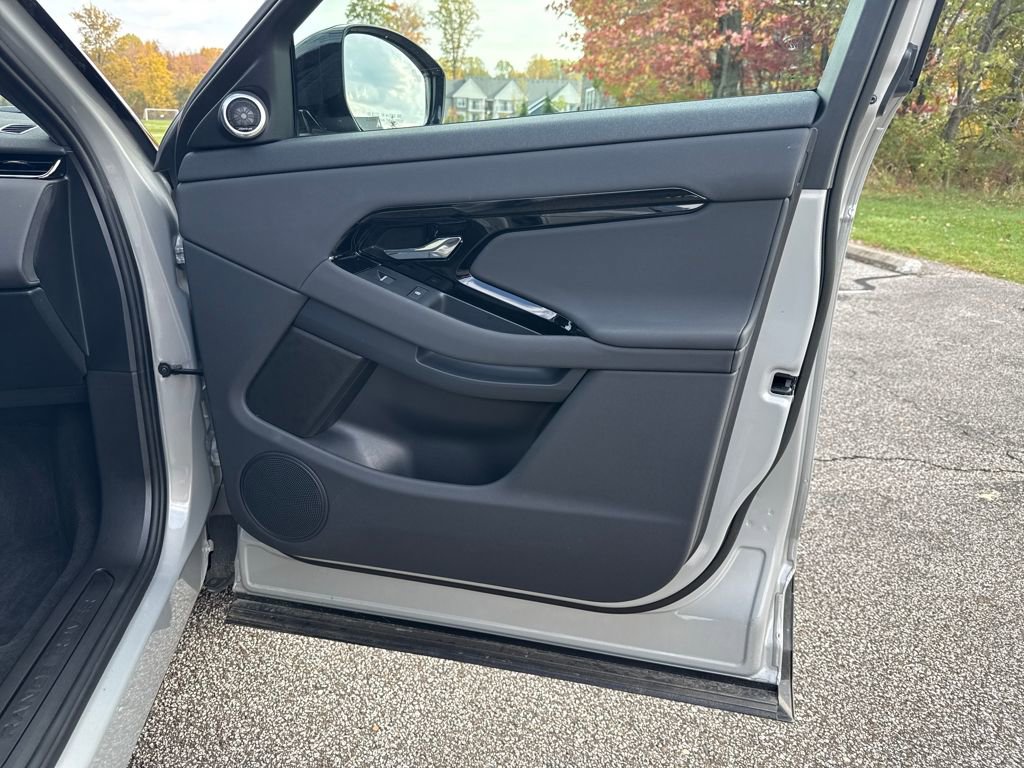 Used 2026 Land Rover Range Rover Evoque S image 17