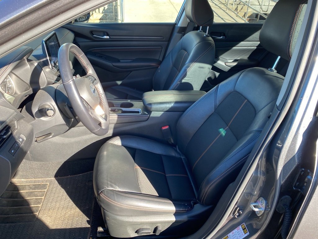 Used 2021 Nissan Altima 2.5 SR image 2