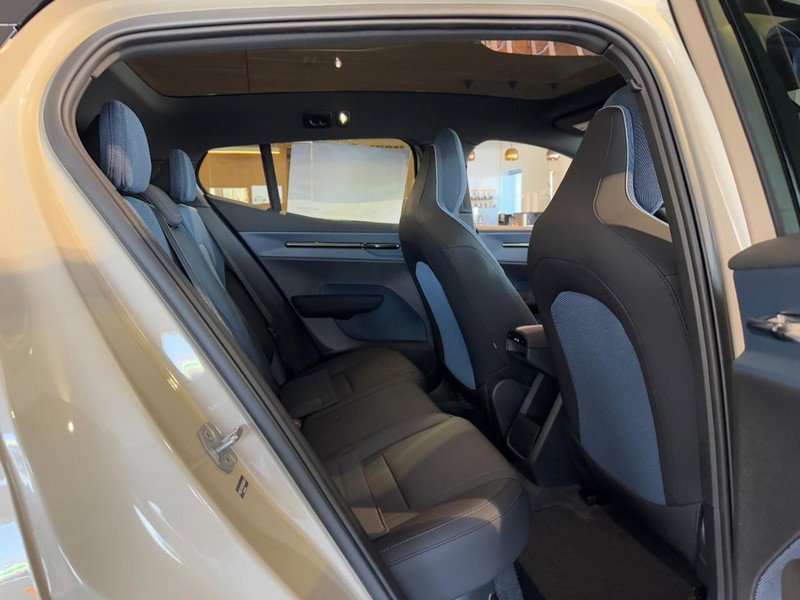 New 2026 Volvo EX30 Plus w/ Climate Package image 5