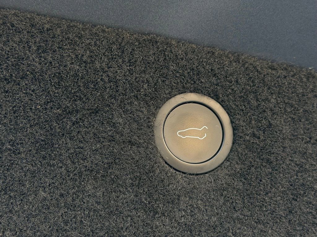 Used 2022 Tesla Model X image 8