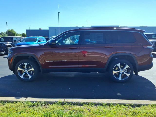 New 2026 Jeep Grand Cherokee L Limited w/ Luxury Tech Group II AWD/4WD image 3