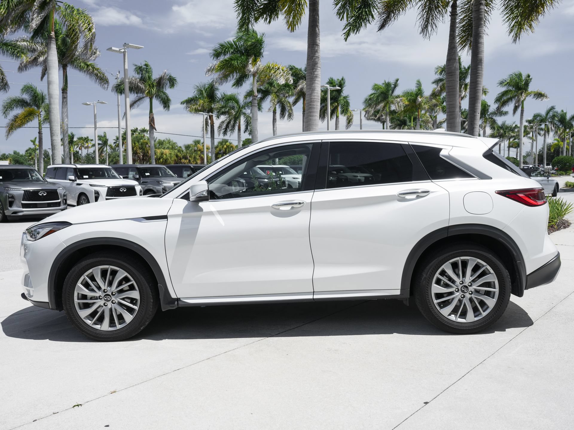 Used 2023 INFINITI QX50 Luxe FWD image 7