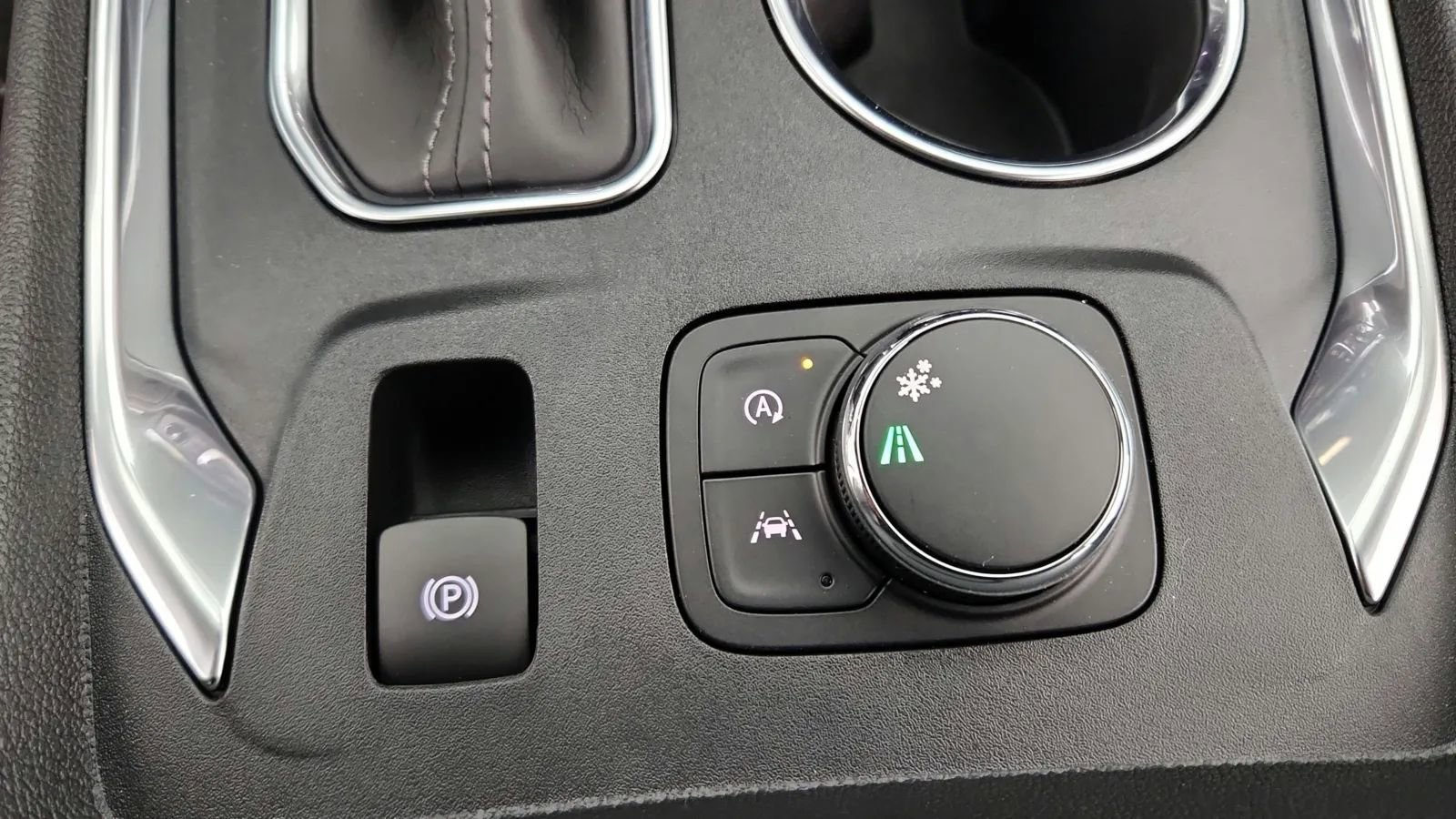 Used 2023 Chevrolet Traverse LT image 31