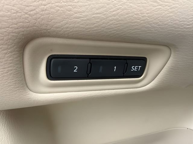 Used 2015 Nissan Pathfinder Platinum AWD/4WD image 14