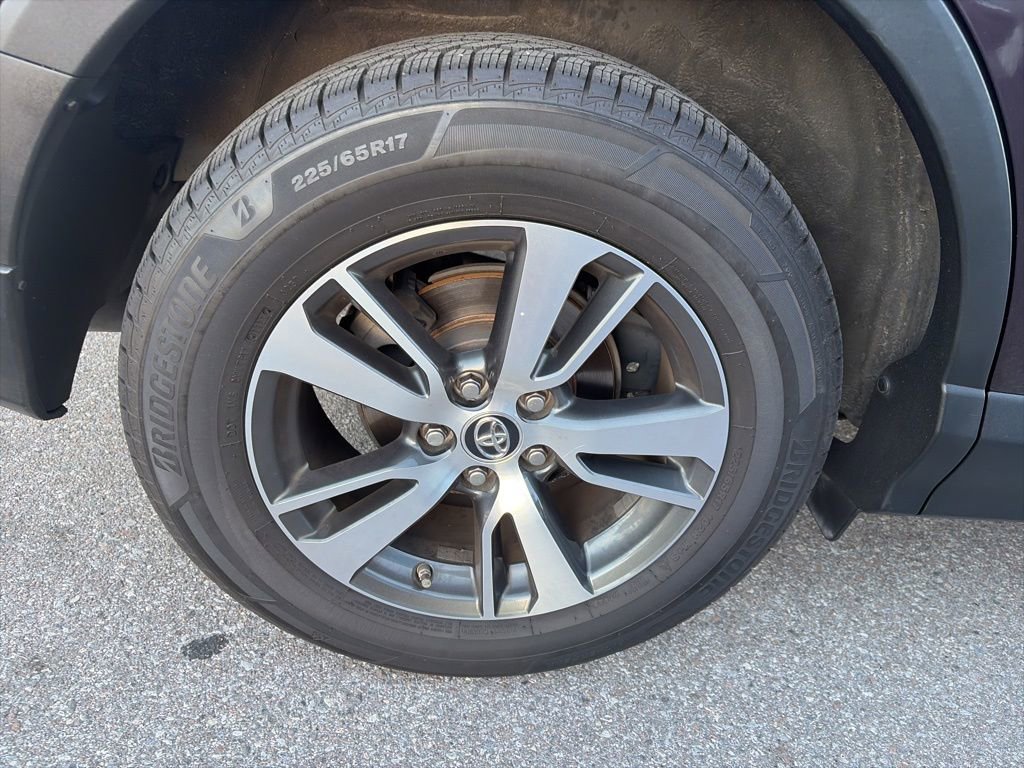 Used 2018 Toyota RAV4 XLE image 10