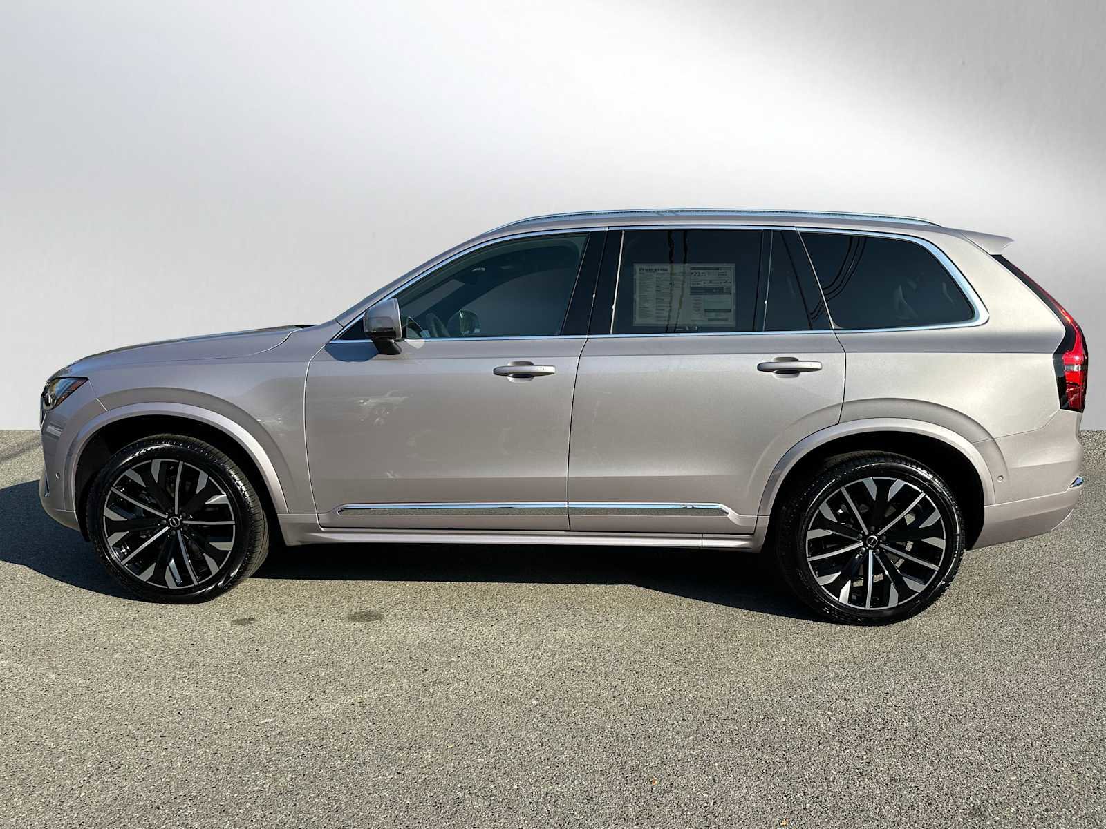 New 2026 Volvo XC90 B6 Plus w/ Protection Package Premier image 6