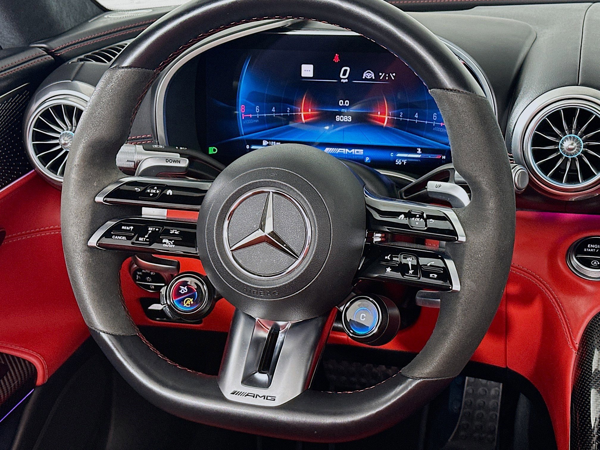 Used 2022 Mercedes-Benz SL 55 AMG 4MATIC w/ Driver Assistance Package image 8