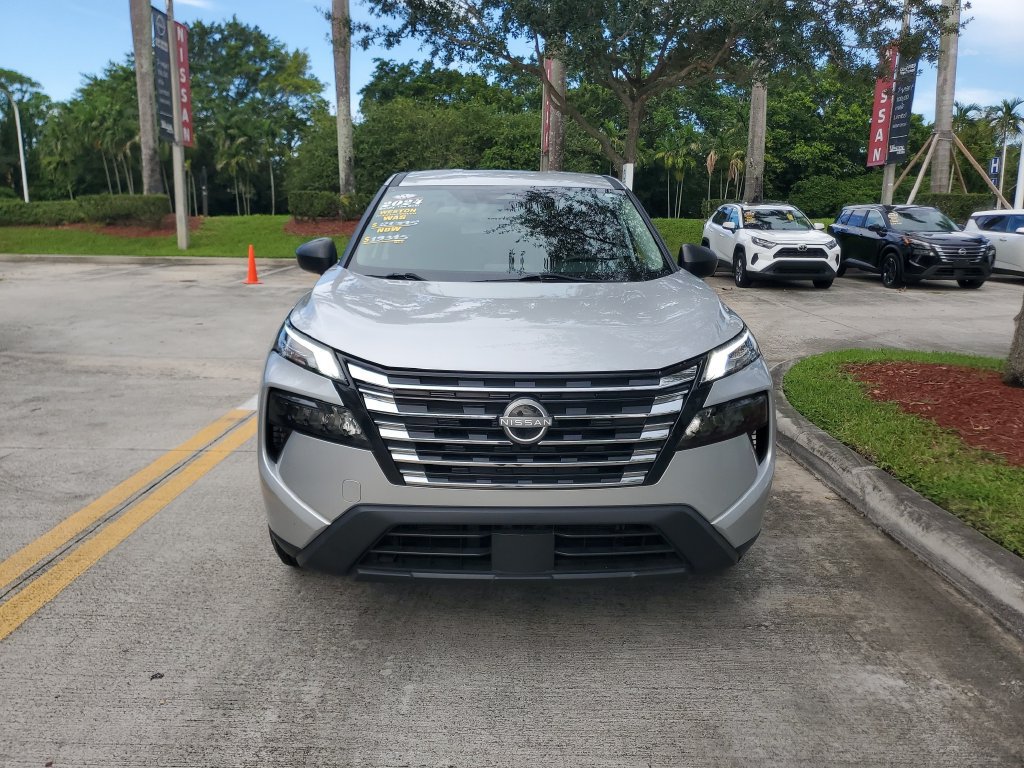 Certified 2024 Nissan Rogue S FWD image 2