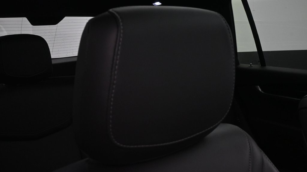 Certified 2025 Cadillac XT6 Premium Luxury FWD image 18