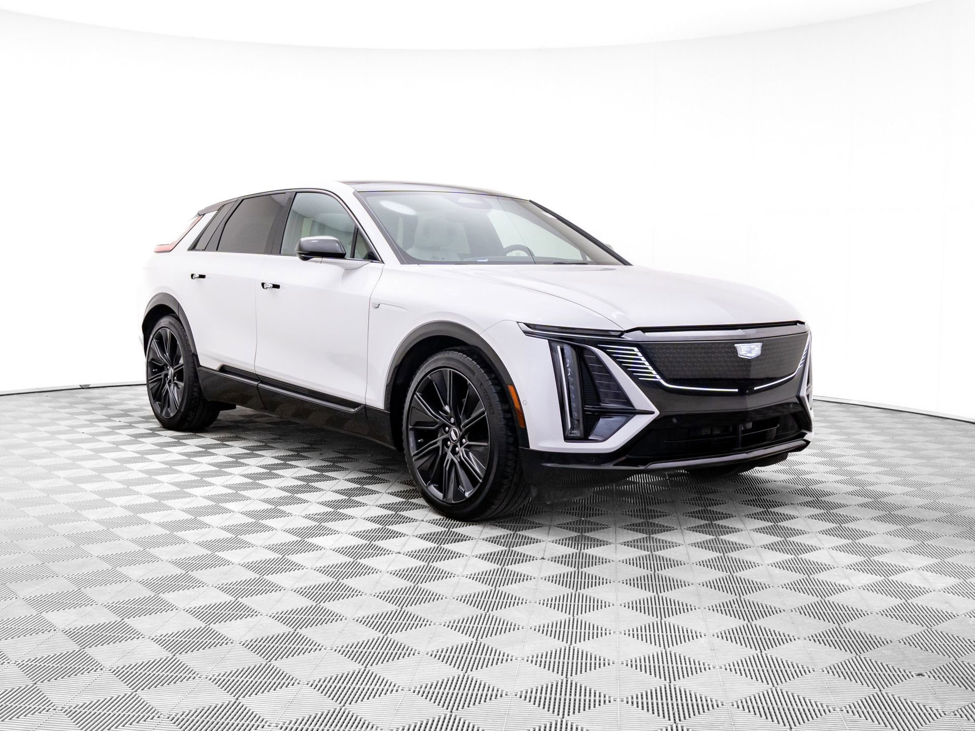 Used 2024 Cadillac Lyriq Sport image 9