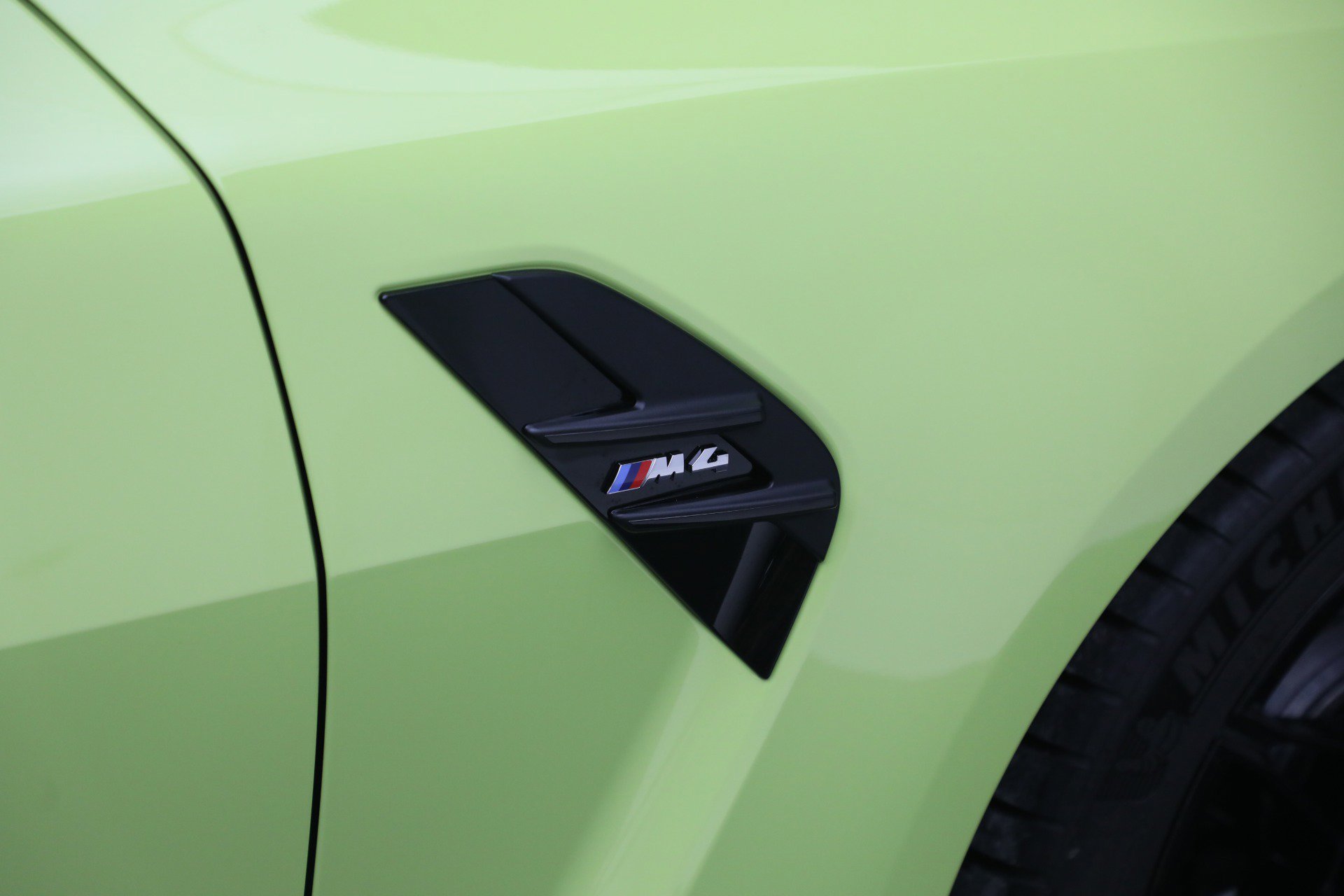 Used 2025 BMW M4 Coupe w/ M Carbon Exterior Package image 31
