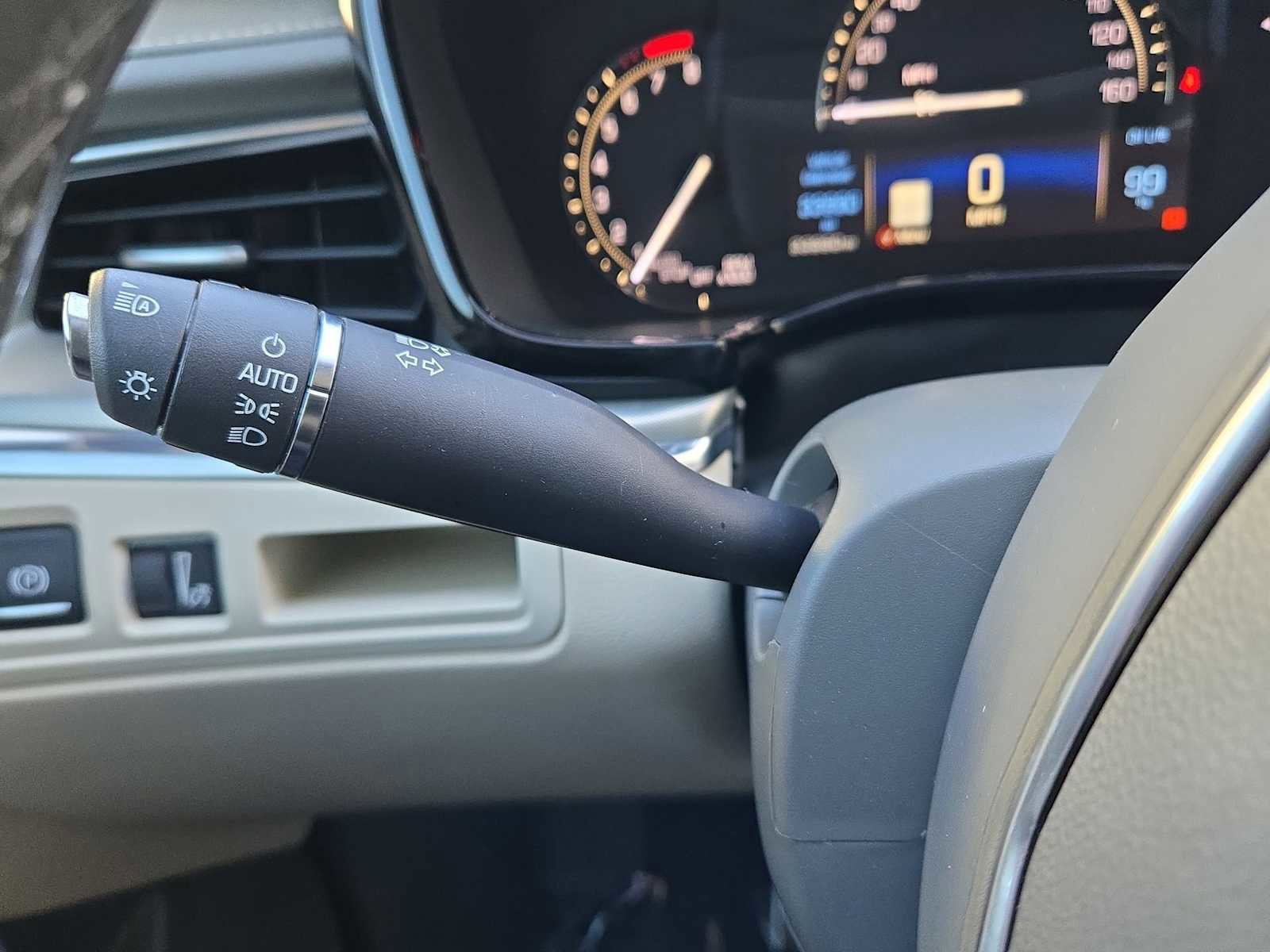 Used 2018 Cadillac XT5 Luxury w/ Driver Awareness Package image 19